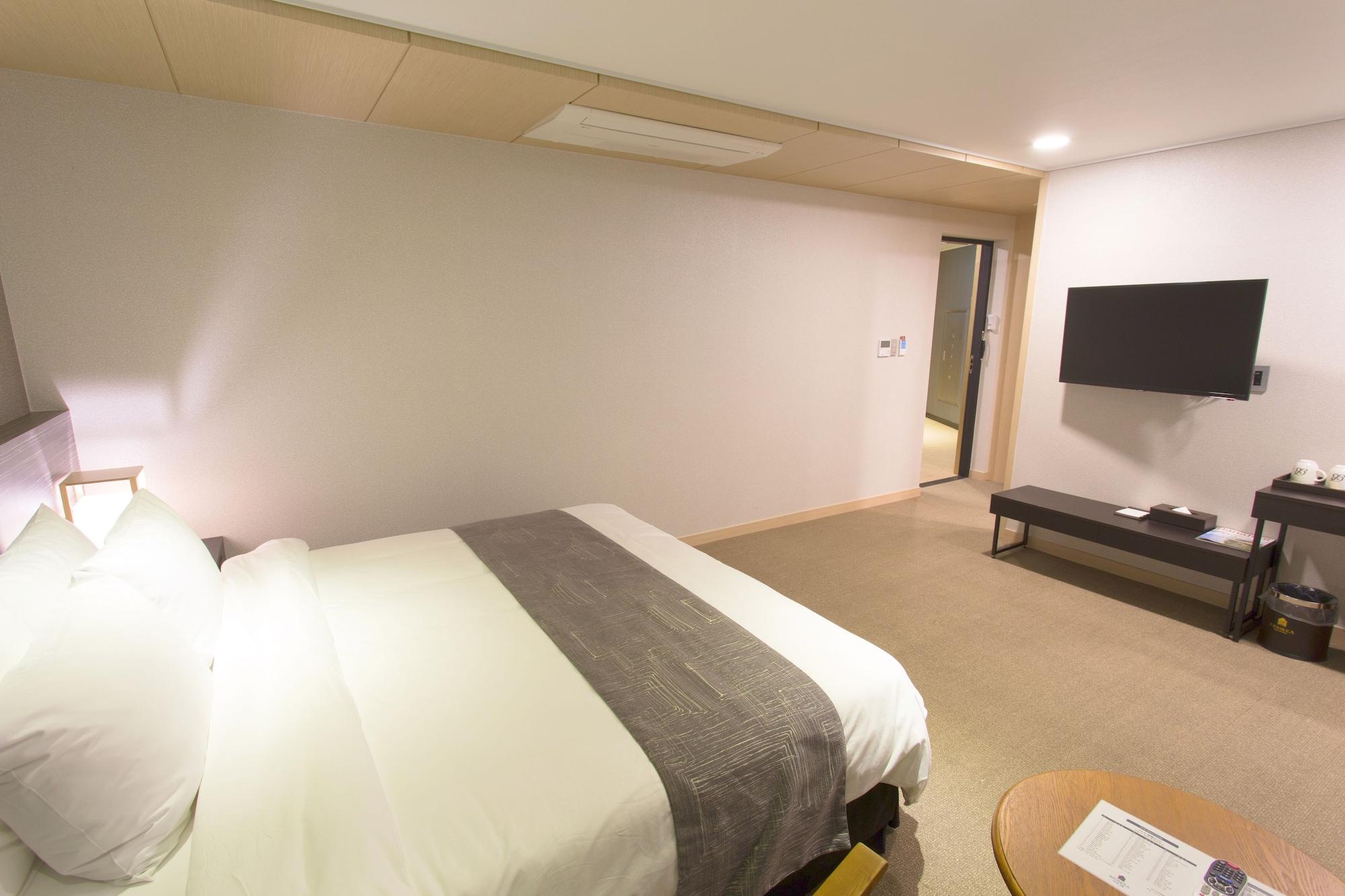I-Jin Hotel Csedzsu Kültér fotó